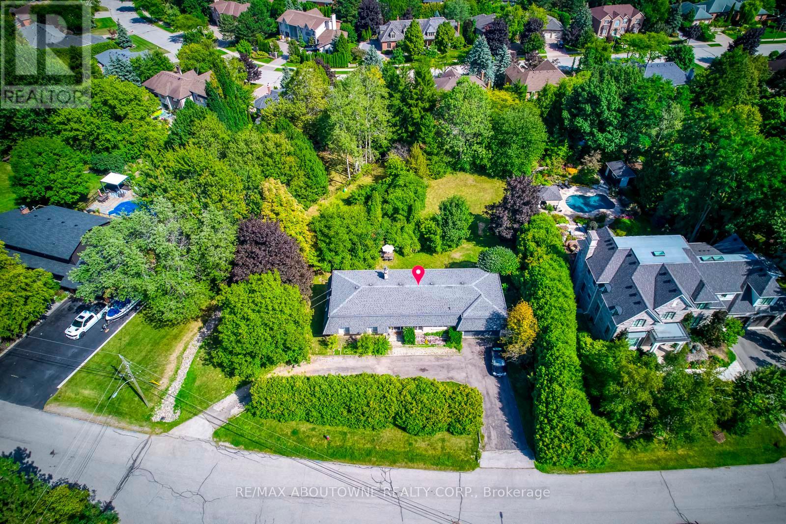 Photo 3 of 1310 Beaufort Drive, Burlington ON