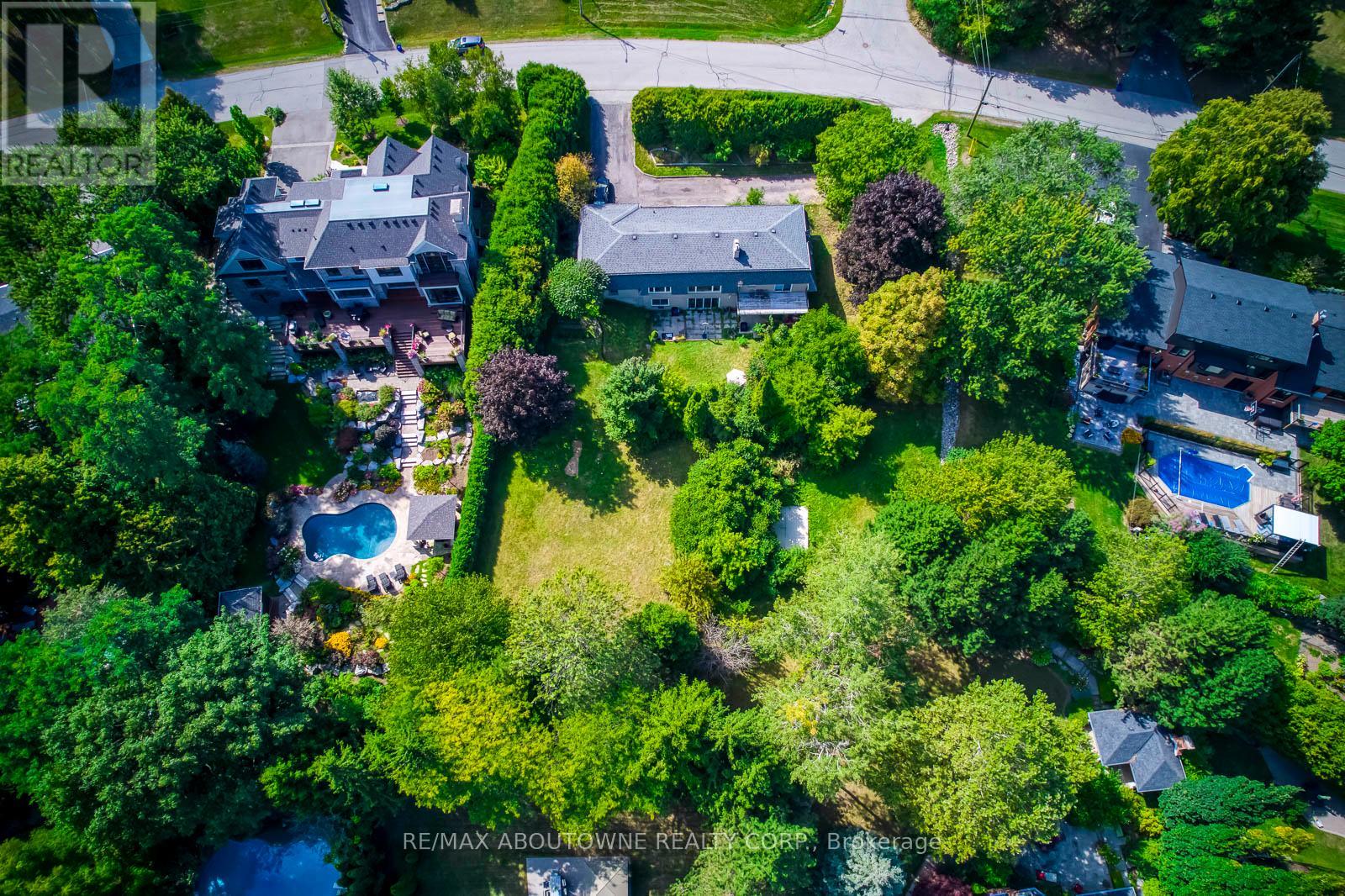Photo 4 of 1310 Beaufort Drive, Burlington ON