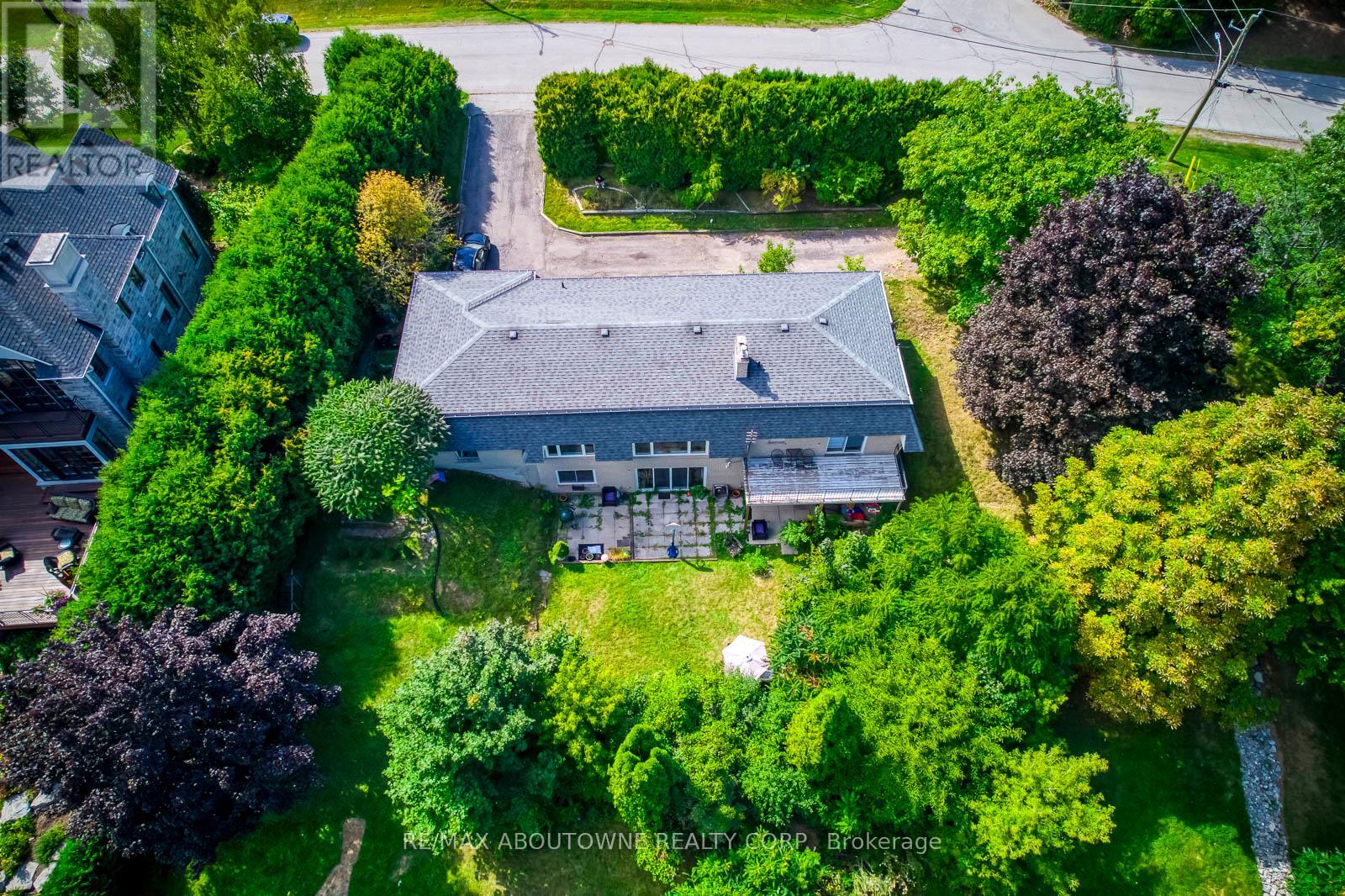 Photo 5 of 1310 Beaufort Drive, Burlington ON
