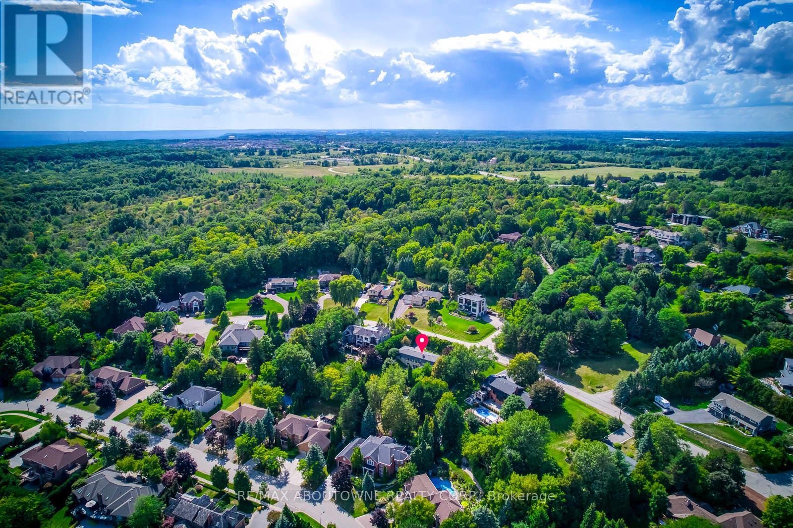 Photo 8 of 1310 Beaufort Drive, Burlington ON