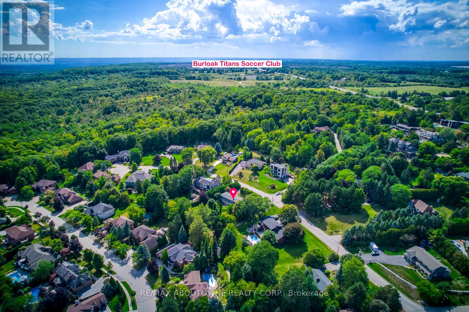 Photo 9 of 1310 Beaufort Drive, Burlington ON
