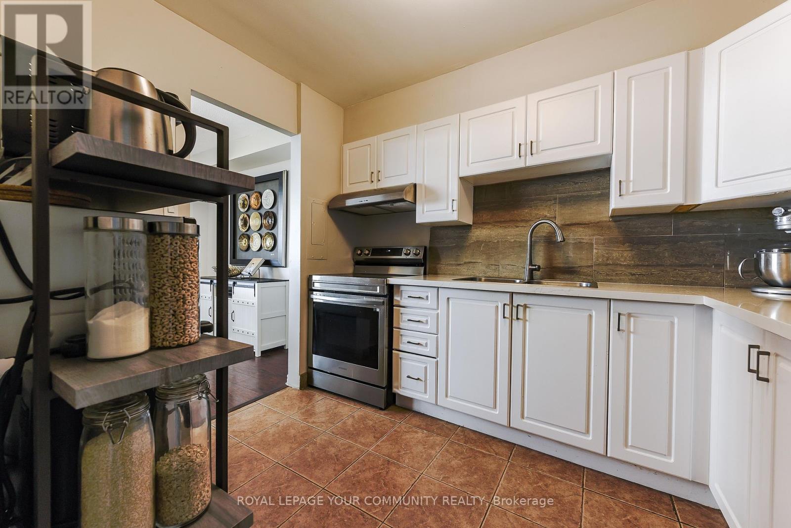 Photo 10 of 901 3390 Weston Road N, Toronto ON
