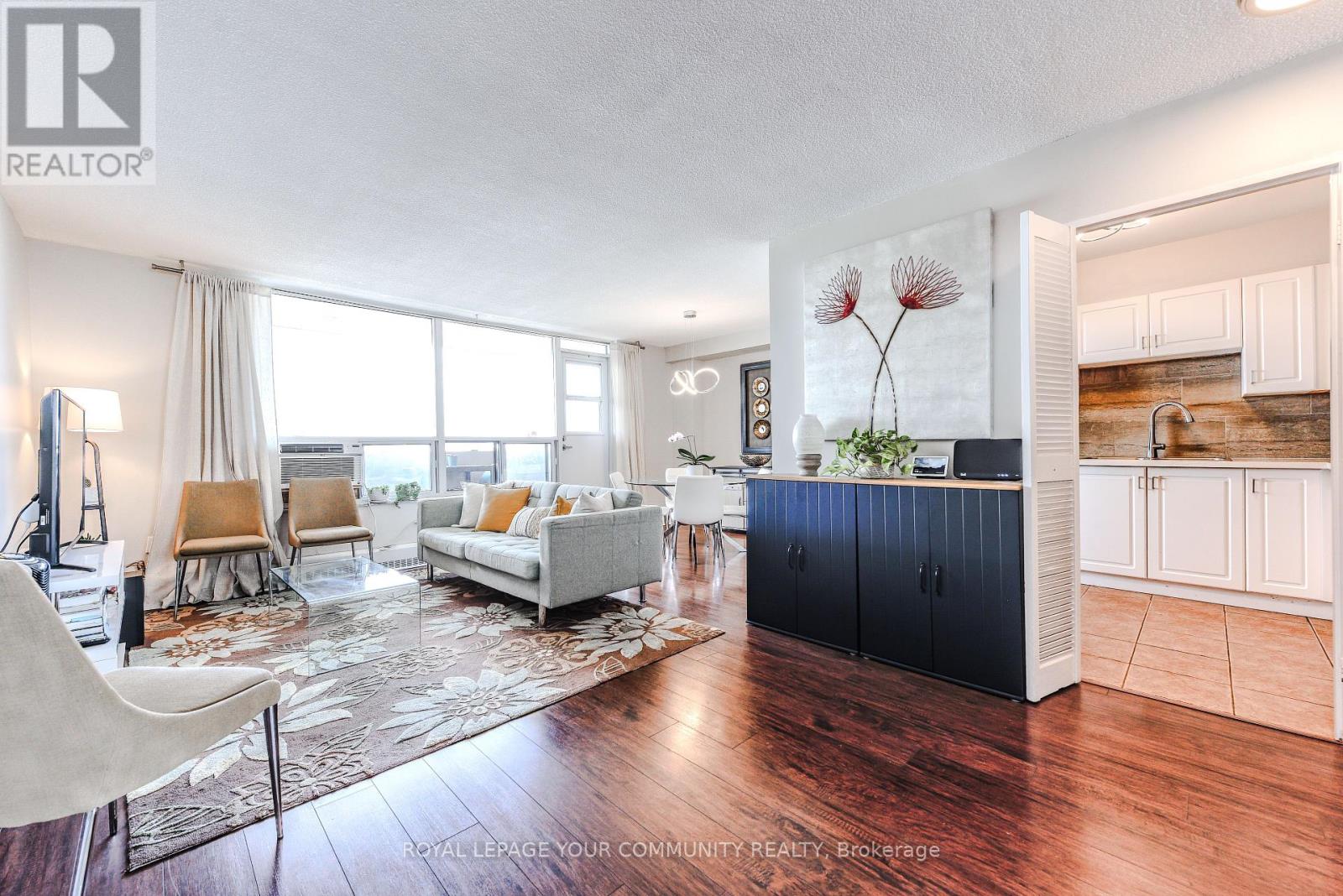 Photo 12 of 901 3390 Weston Road N, Toronto ON