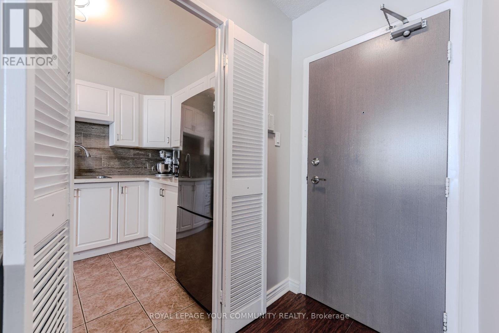 Photo 19 of 901 3390 Weston Road N, Toronto ON