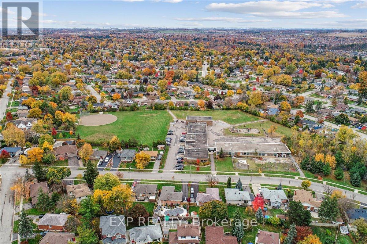 Photo 45 of 7 Rosset Valley Court, Halton Hills ON