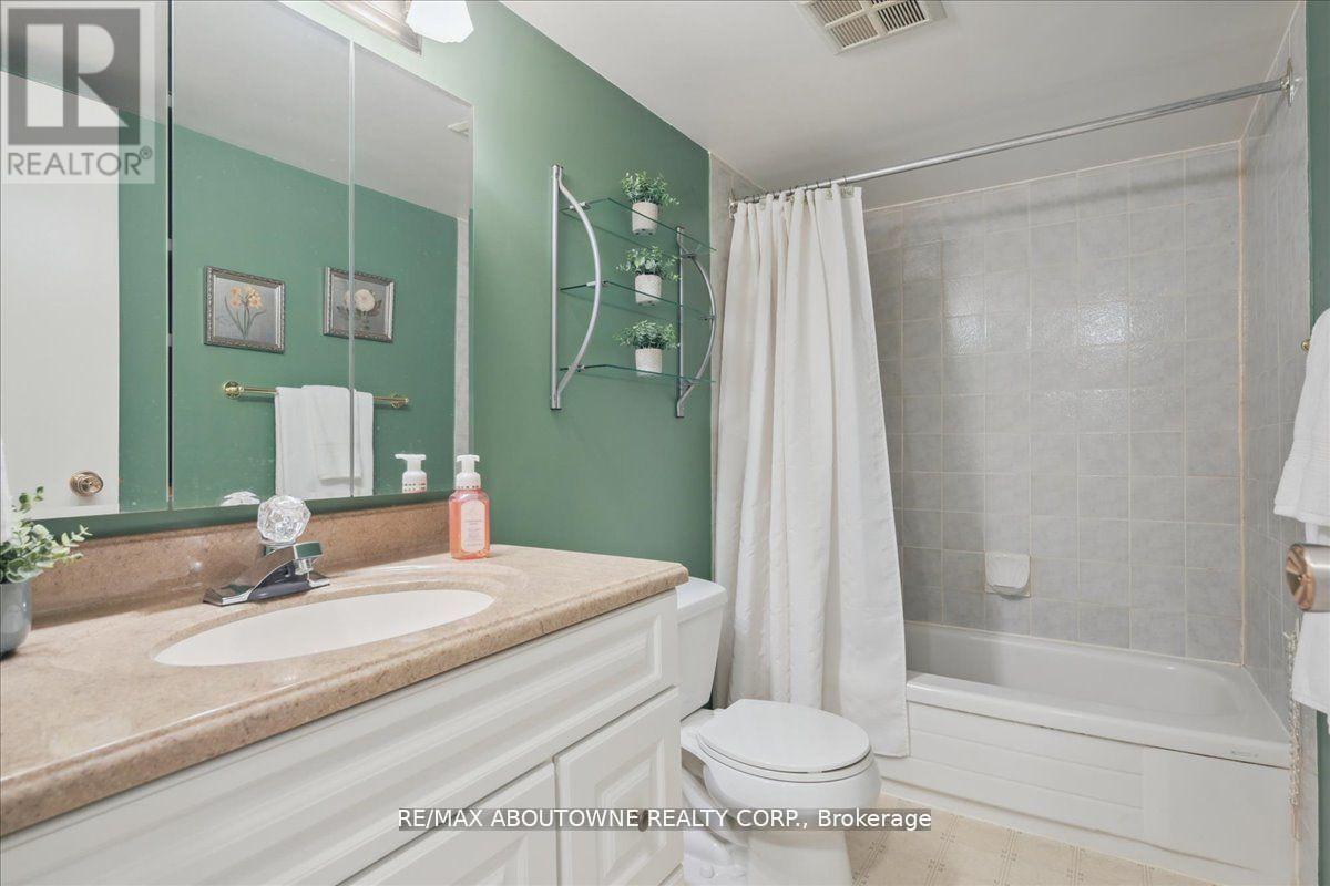 Photo 15 of 921 1450 Glen Abbey Gate, Oakville ON