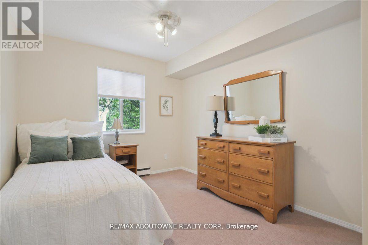 Photo 16 of 921 1450 Glen Abbey Gate, Oakville ON