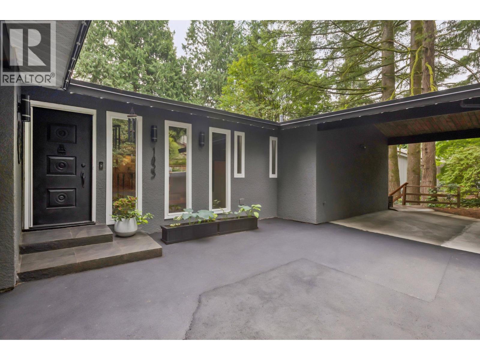 Photo 2 of 1433 Mcnair Drive, North Vancouver BC