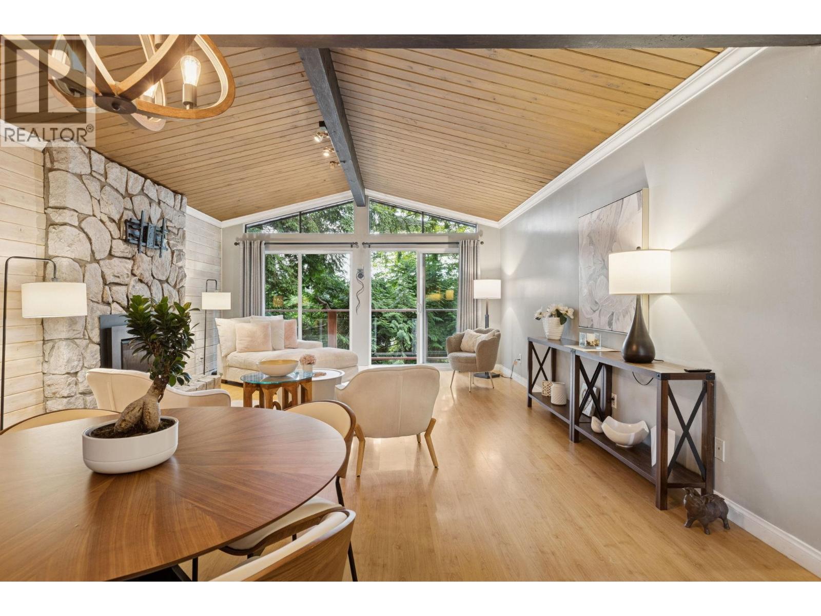 Photo 9 of 1433 Mcnair Drive, North Vancouver BC