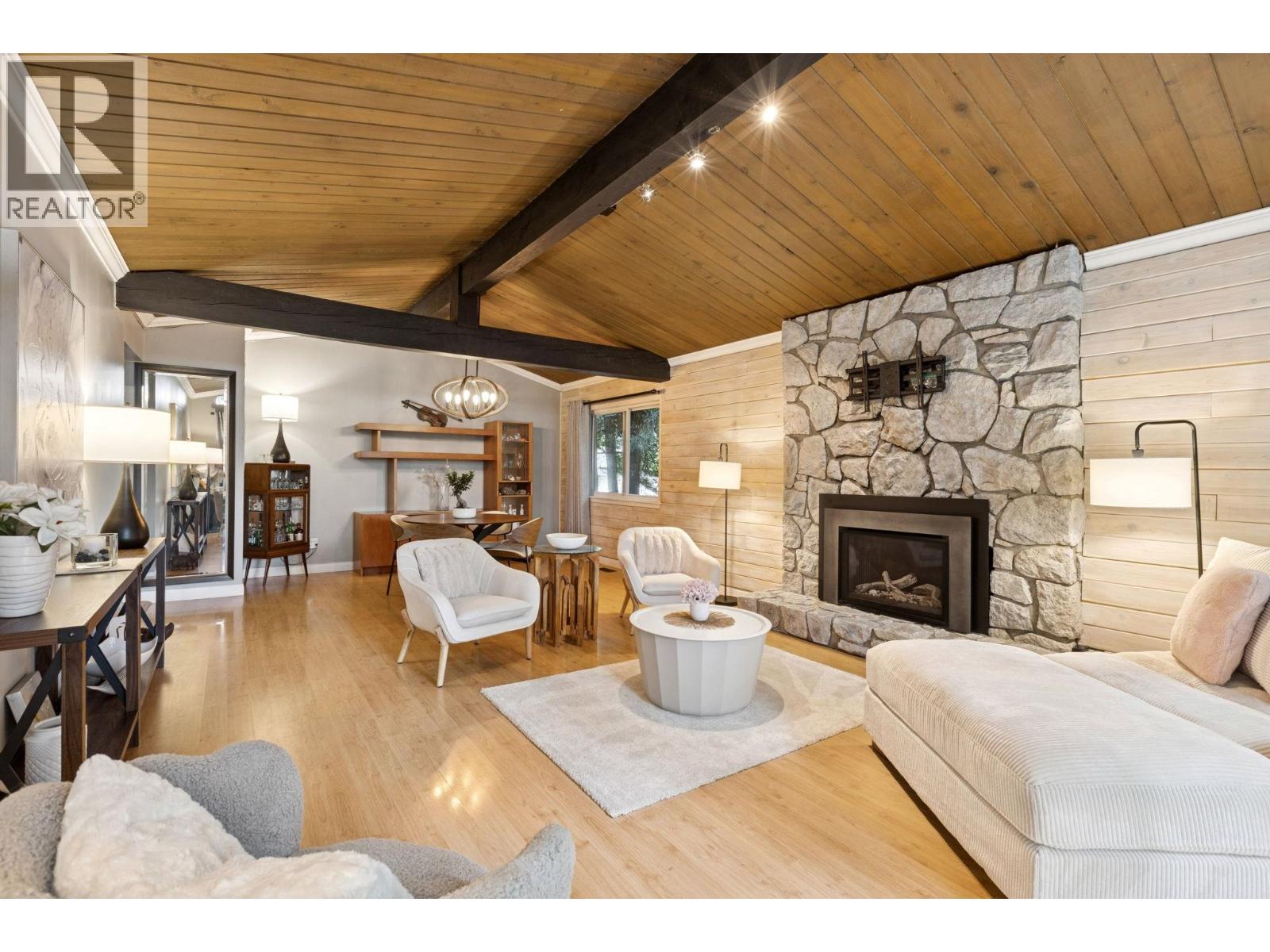 Photo 7 of 1433 Mcnair Drive, North Vancouver BC