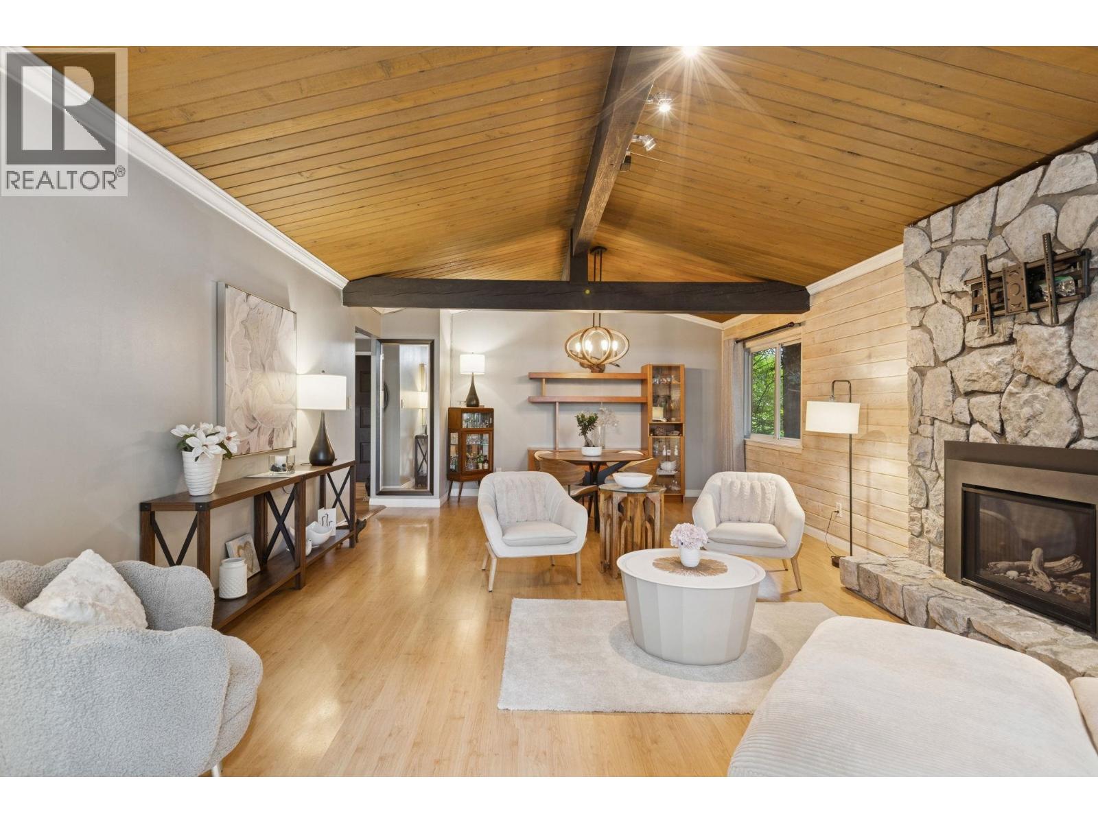 Photo 6 of 1433 Mcnair Drive, North Vancouver BC