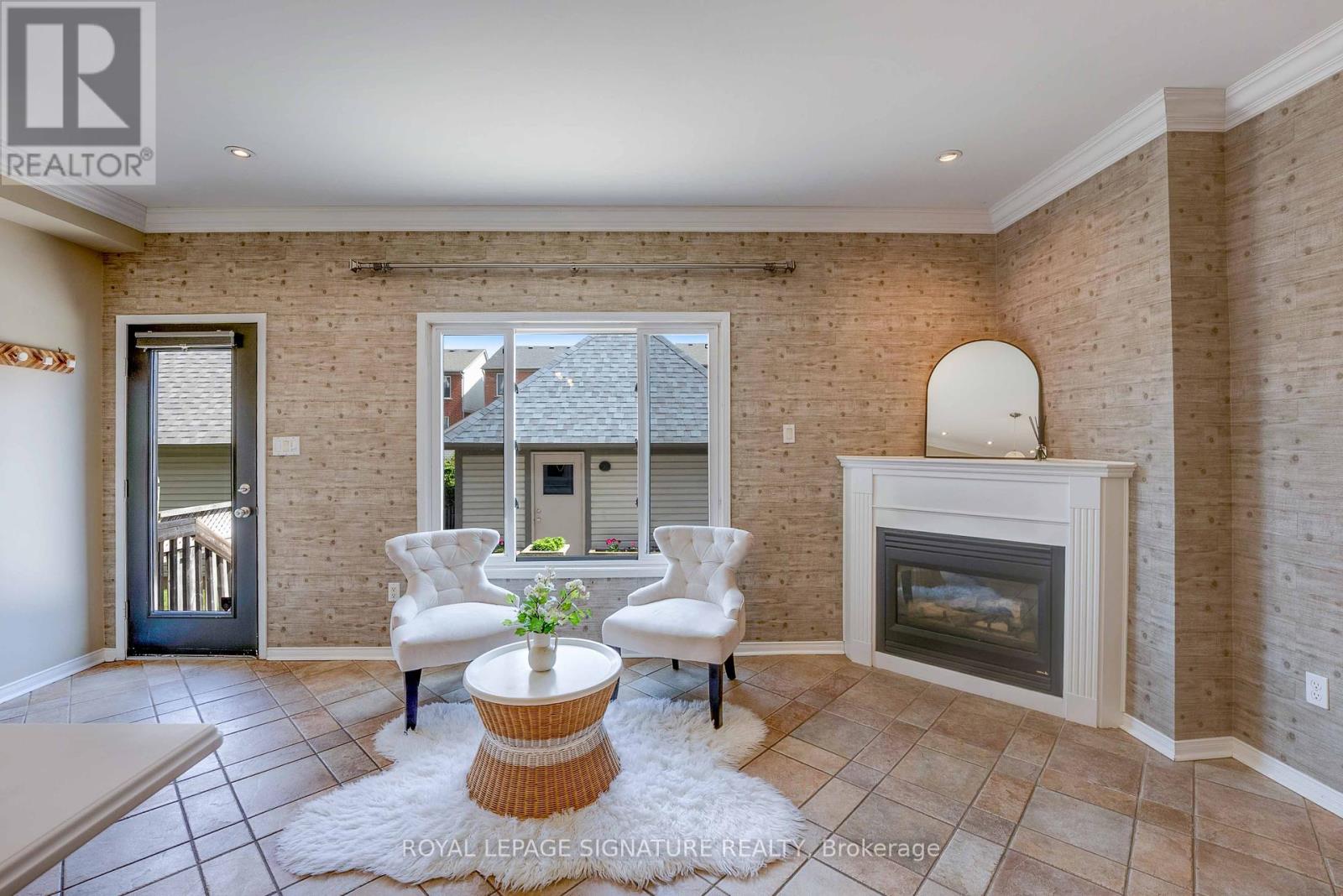 Photo 12 of 216 Gatwick Drive, Oakville ON