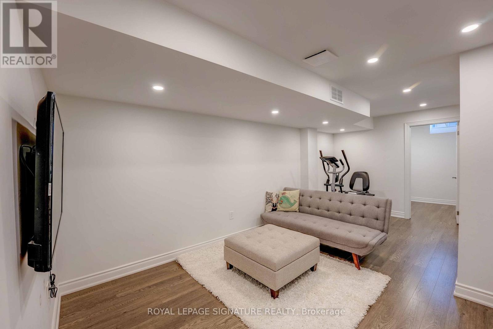 Photo 26 of 216 Gatwick Drive, Oakville ON