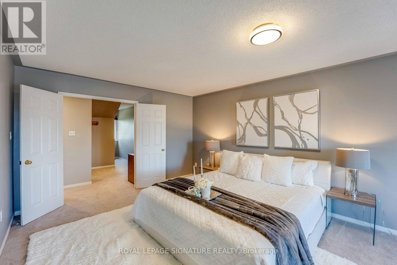 Photo 33 of 216 Gatwick Drive, Oakville ON