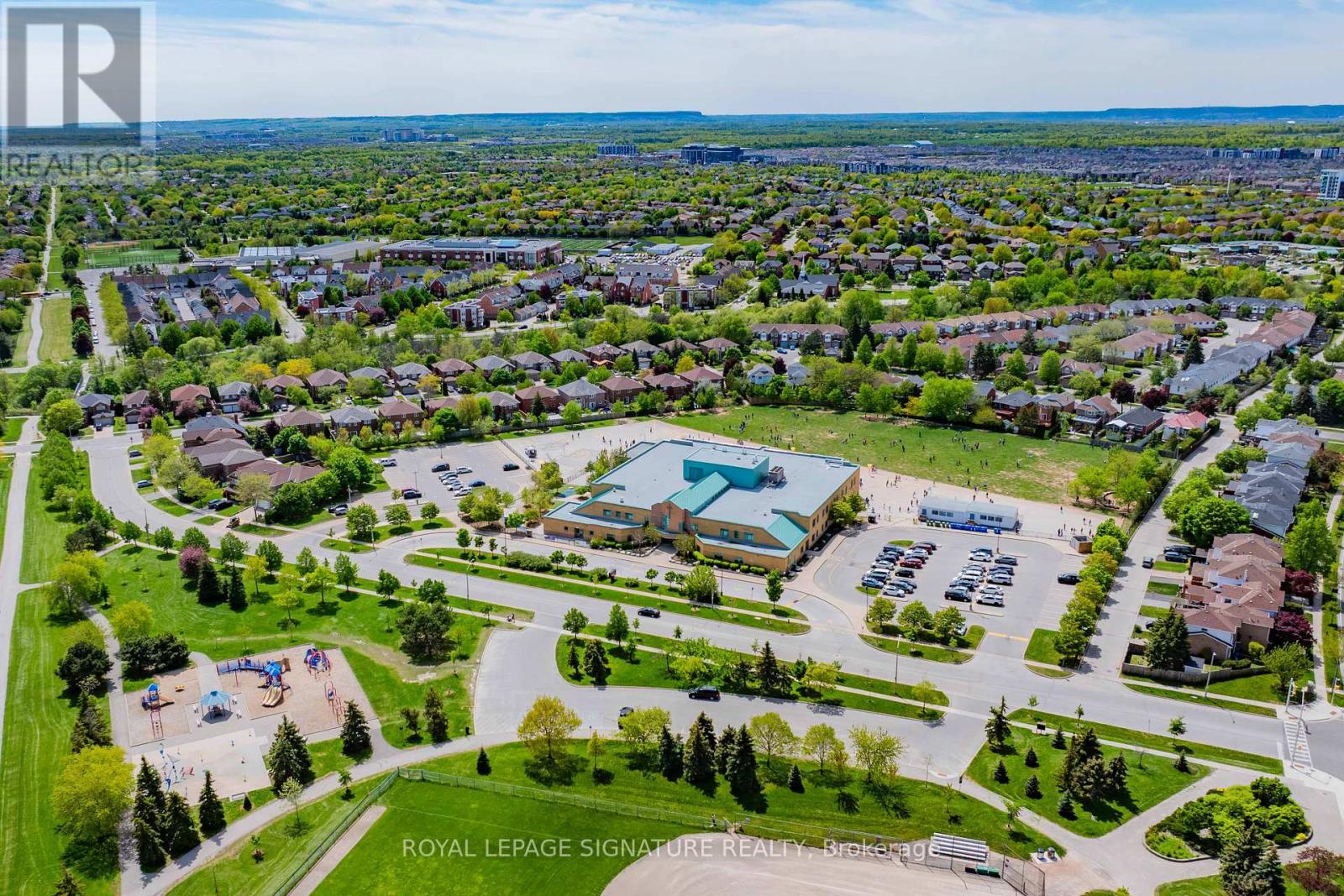 Photo 46 of 216 Gatwick Drive, Oakville ON