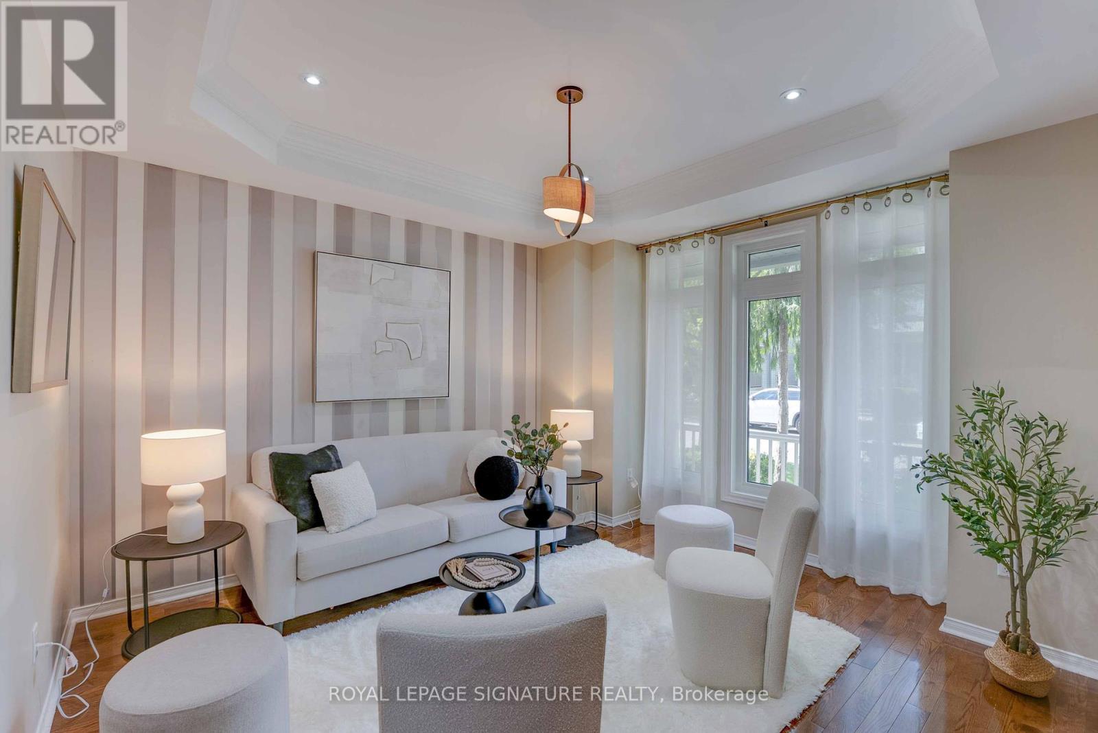 Photo 6 of 216 Gatwick Drive, Oakville ON