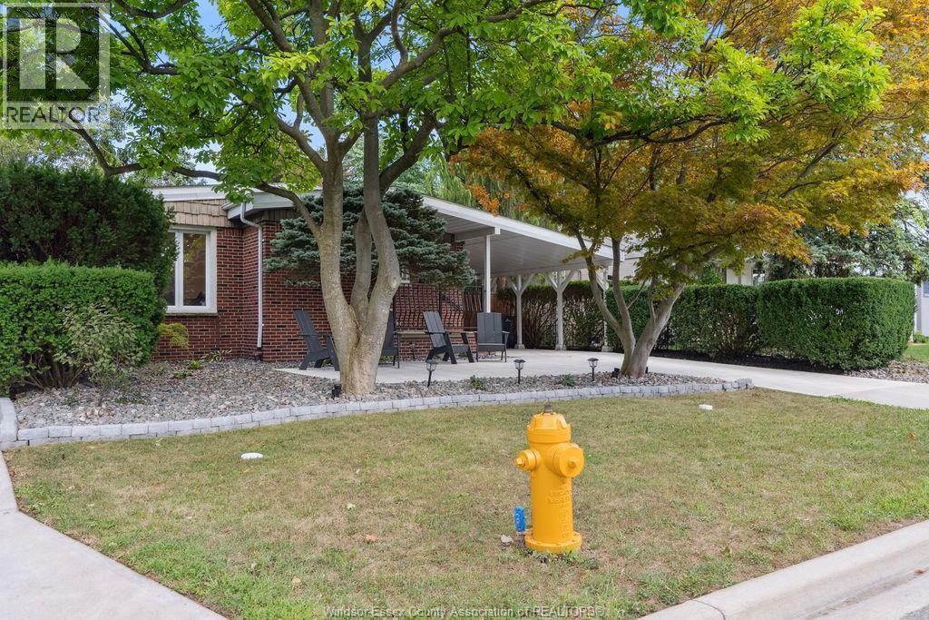 Photo 3 of 1252 Matthew Brady, Windsor ON