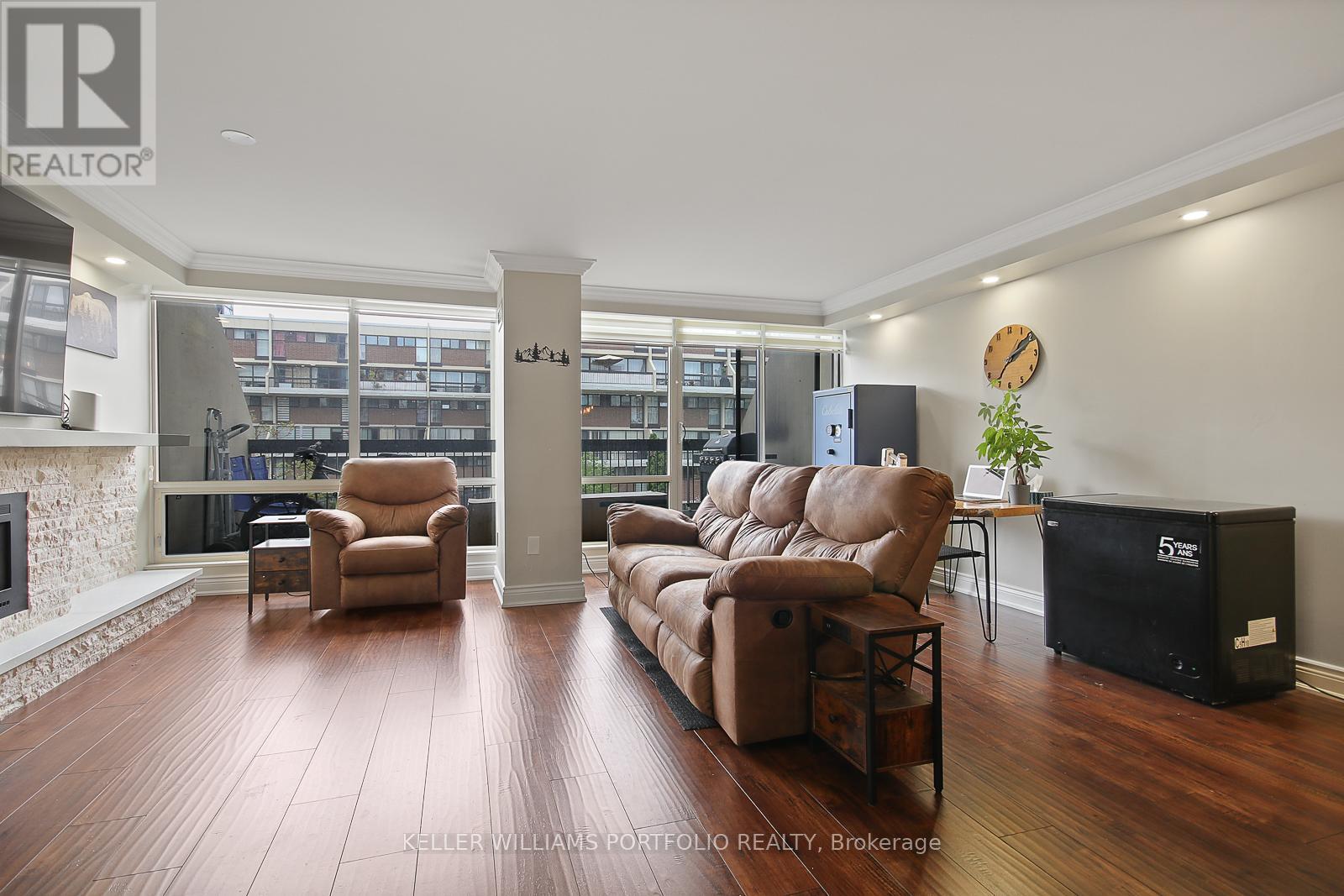 Photo 13 of 228 2 Valhalla Inn Road, Toronto ON