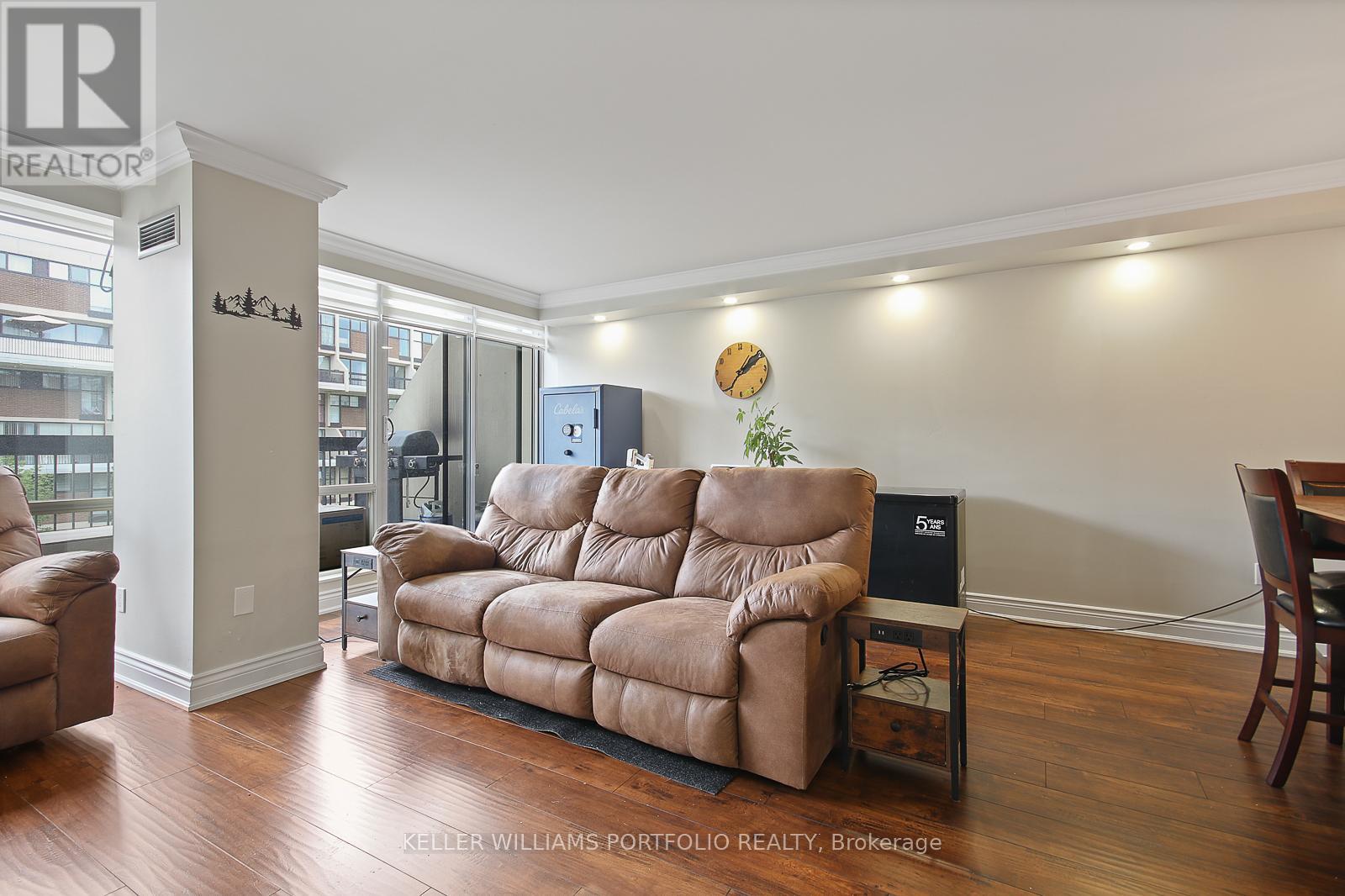 Photo 15 of 228 2 Valhalla Inn Road, Toronto ON