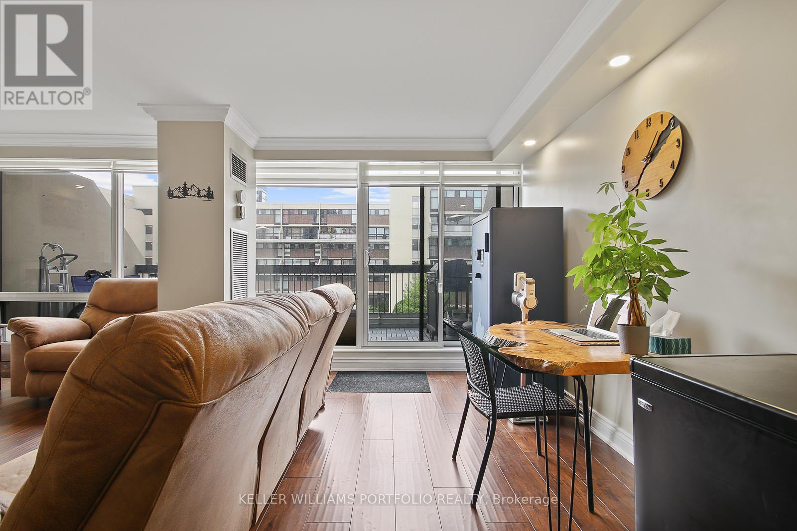 Photo 17 of 228 2 Valhalla Inn Road, Toronto ON