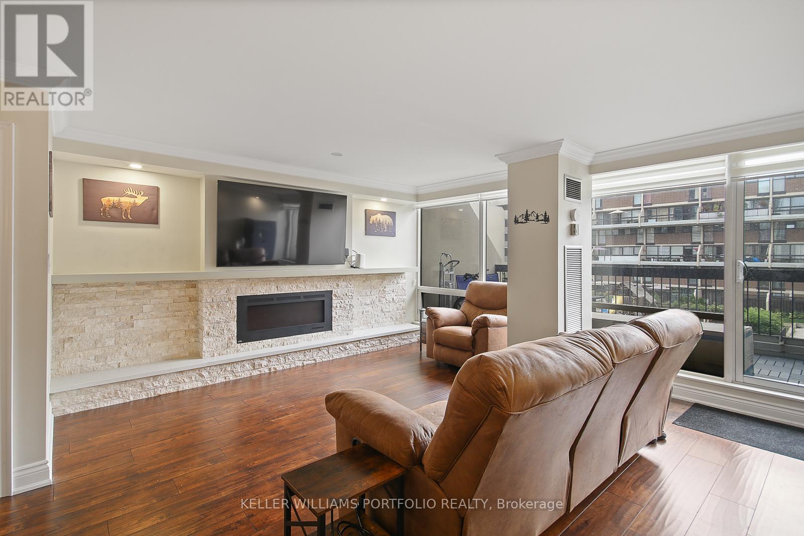 Photo 18 of 228 2 Valhalla Inn Road, Toronto ON
