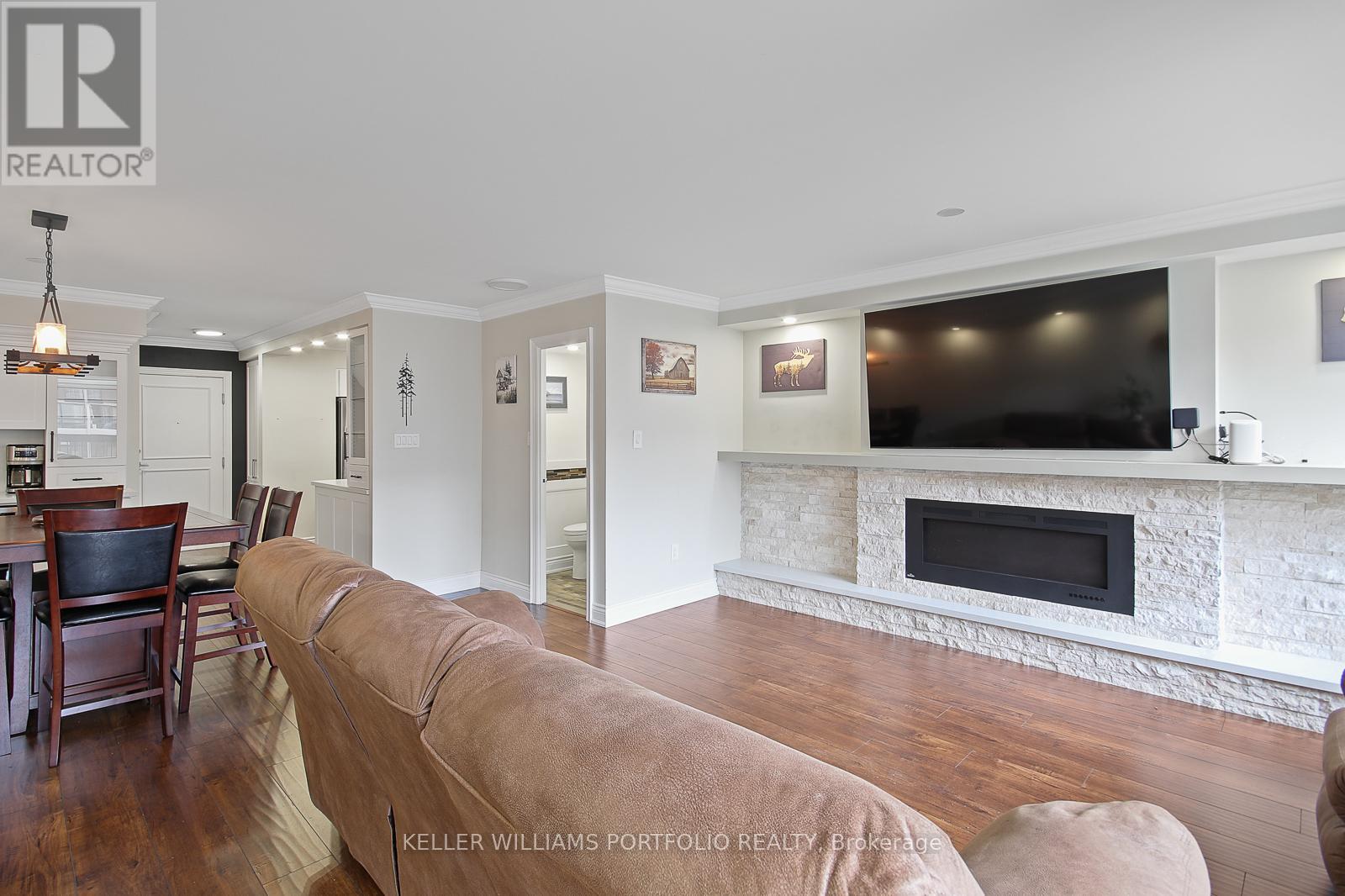 Photo 19 of 228 2 Valhalla Inn Road, Toronto ON