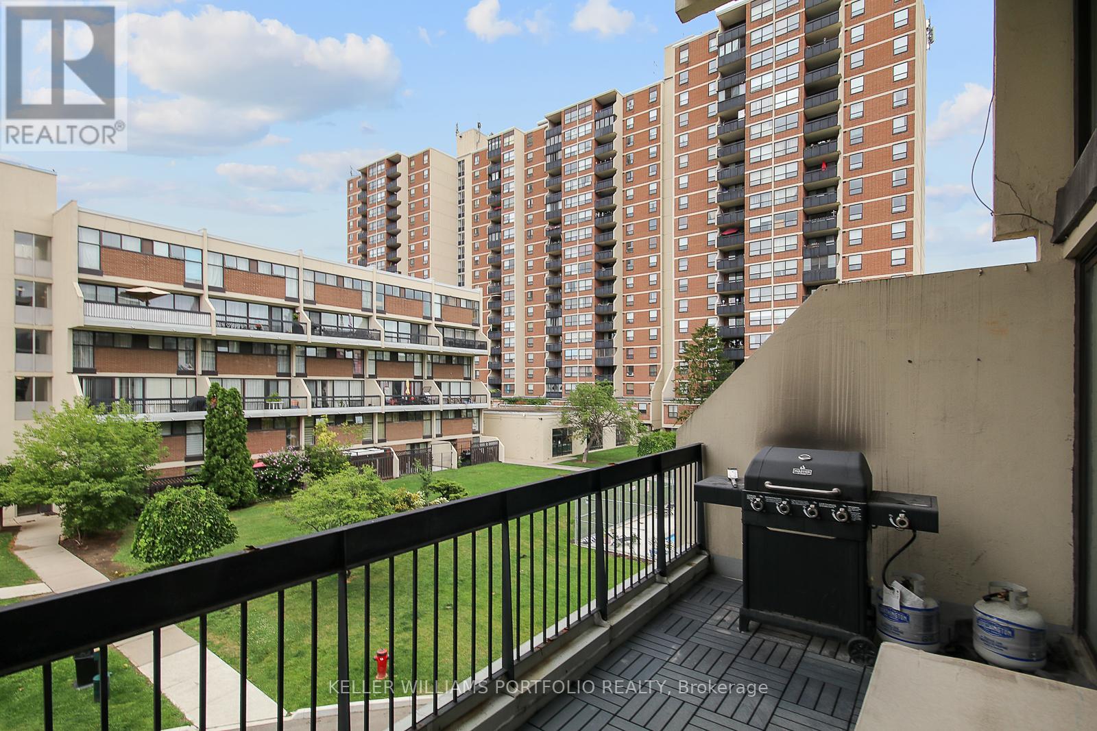 Photo 34 of 228 2 Valhalla Inn Road, Toronto ON