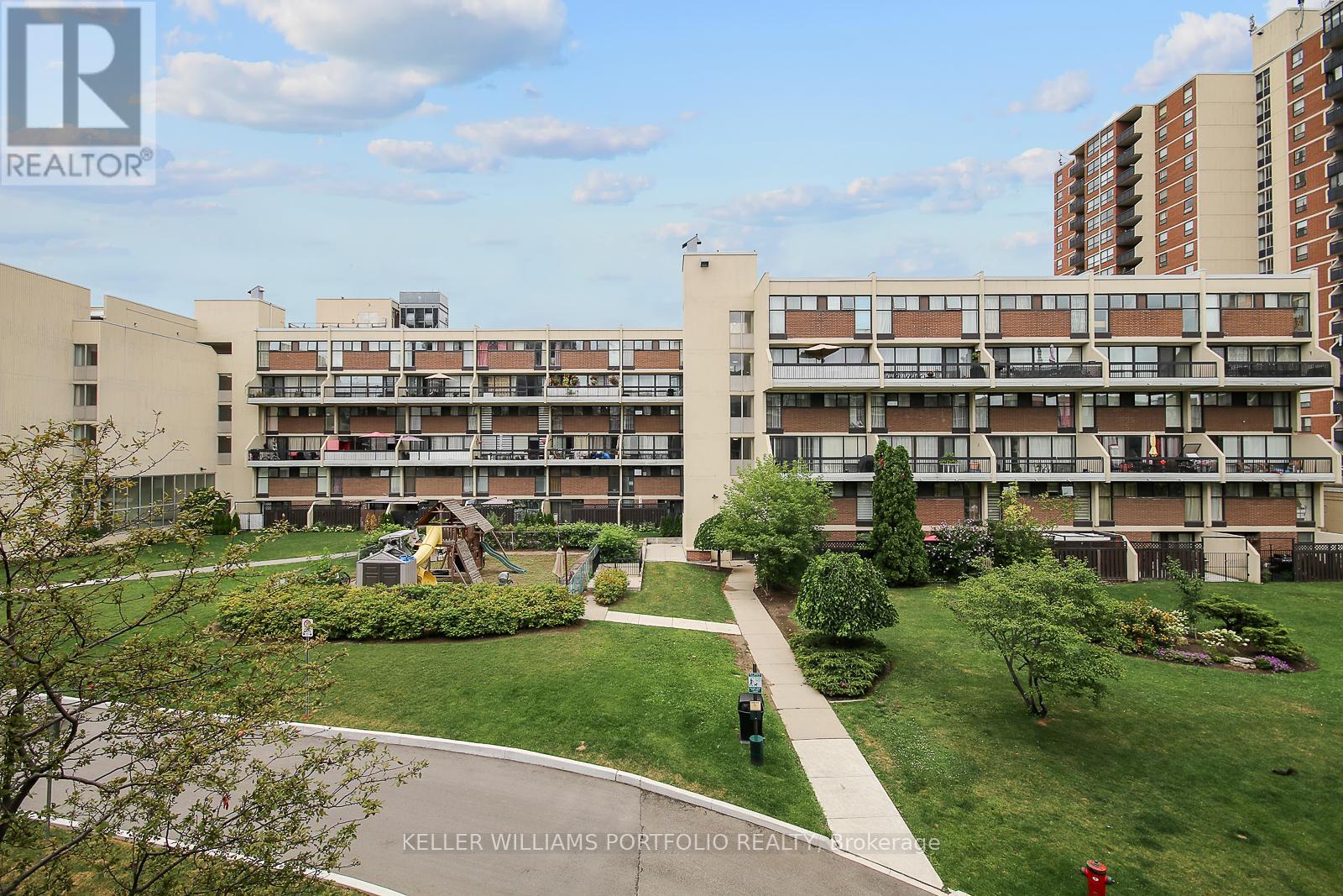 Photo 35 of 228 2 Valhalla Inn Road, Toronto ON