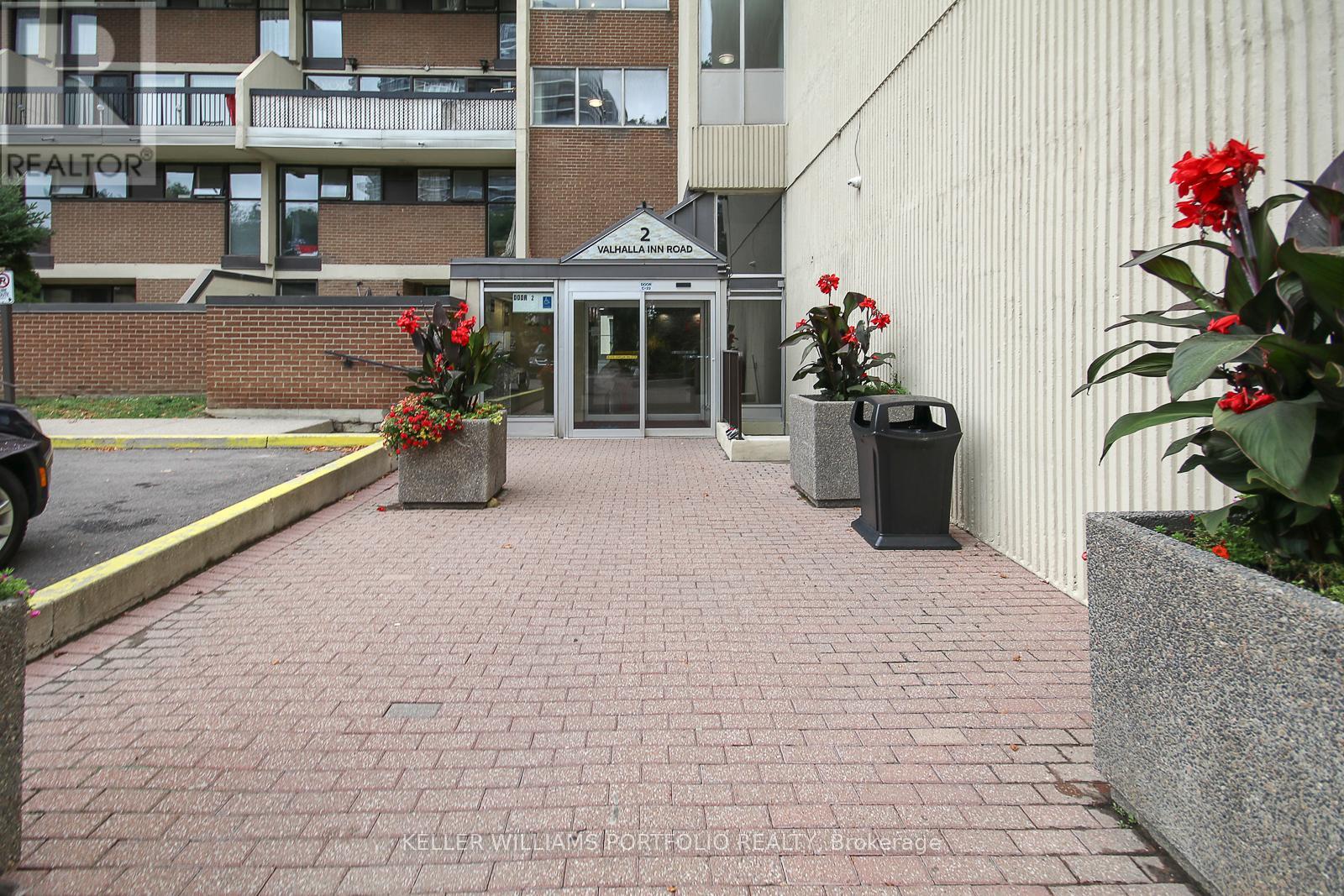 Photo 36 of 228 2 Valhalla Inn Road, Toronto ON