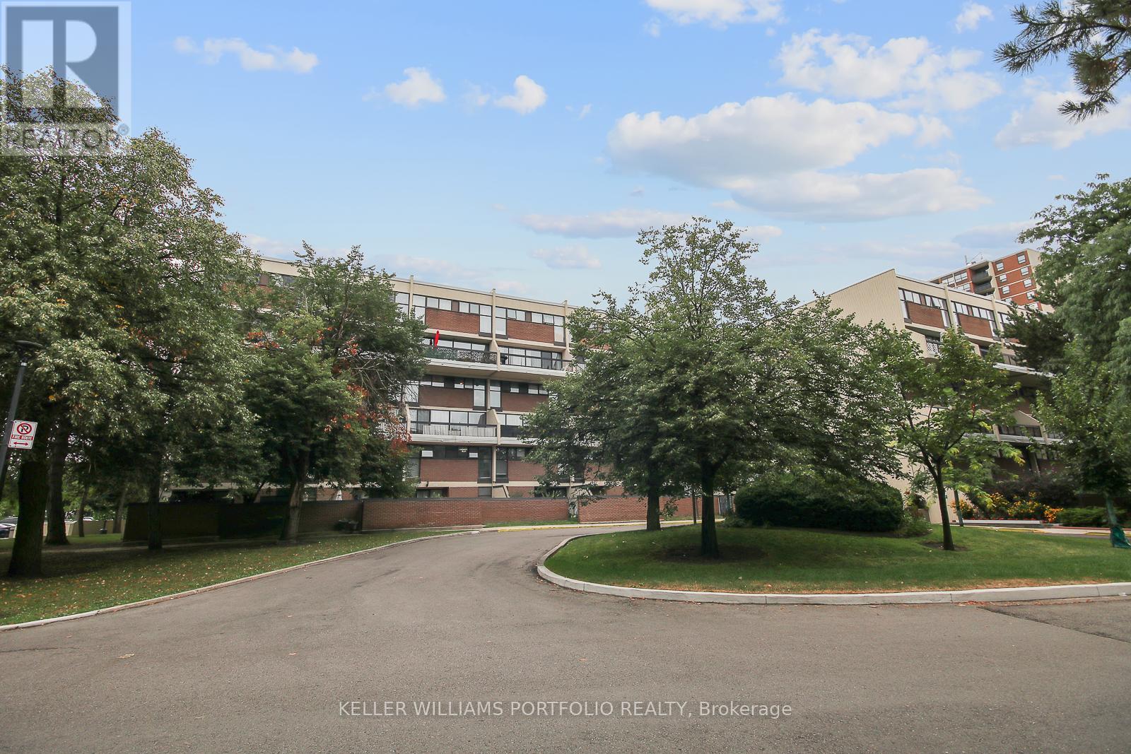 Photo 37 of 228 2 Valhalla Inn Road, Toronto ON