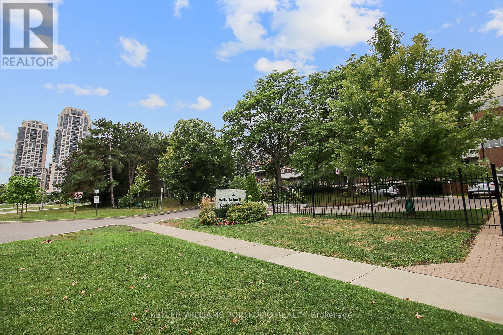 Photo 39 of 228 2 Valhalla Inn Road, Toronto ON