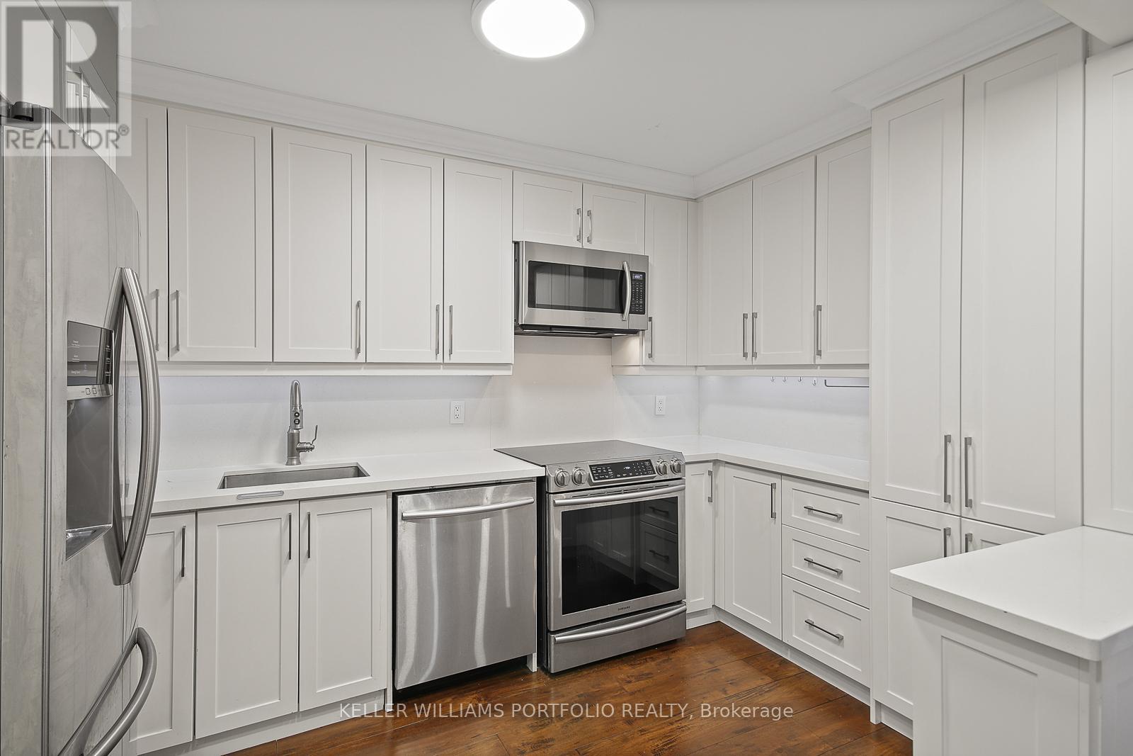 Photo 4 of 228 2 Valhalla Inn Road, Toronto ON