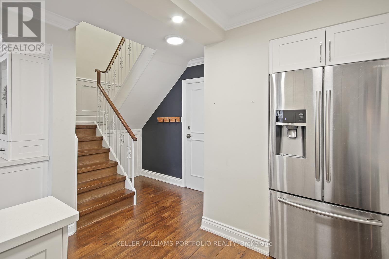 Photo 6 of 228 2 Valhalla Inn Road, Toronto ON