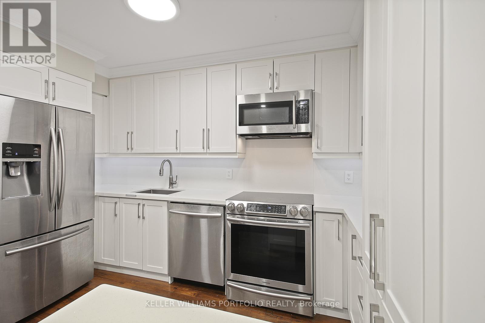 Photo 7 of 228 2 Valhalla Inn Road, Toronto ON