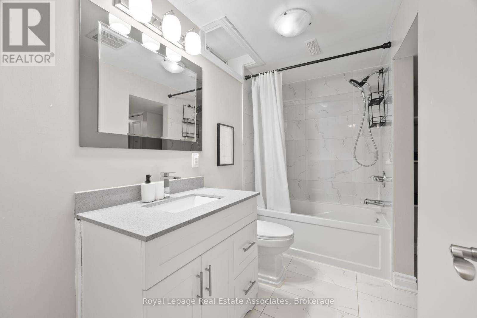 Photo 33 of 6682 Snow Goose Lanes Lane, Mississauga ON