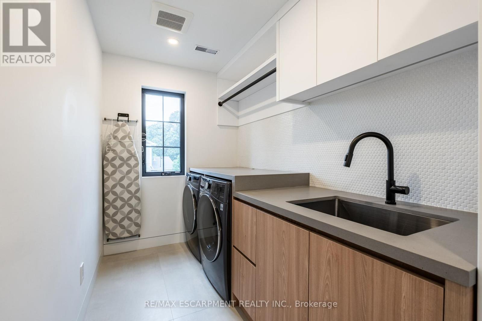 Photo 14 of 5135 Mulberry Drive, Burlington ON