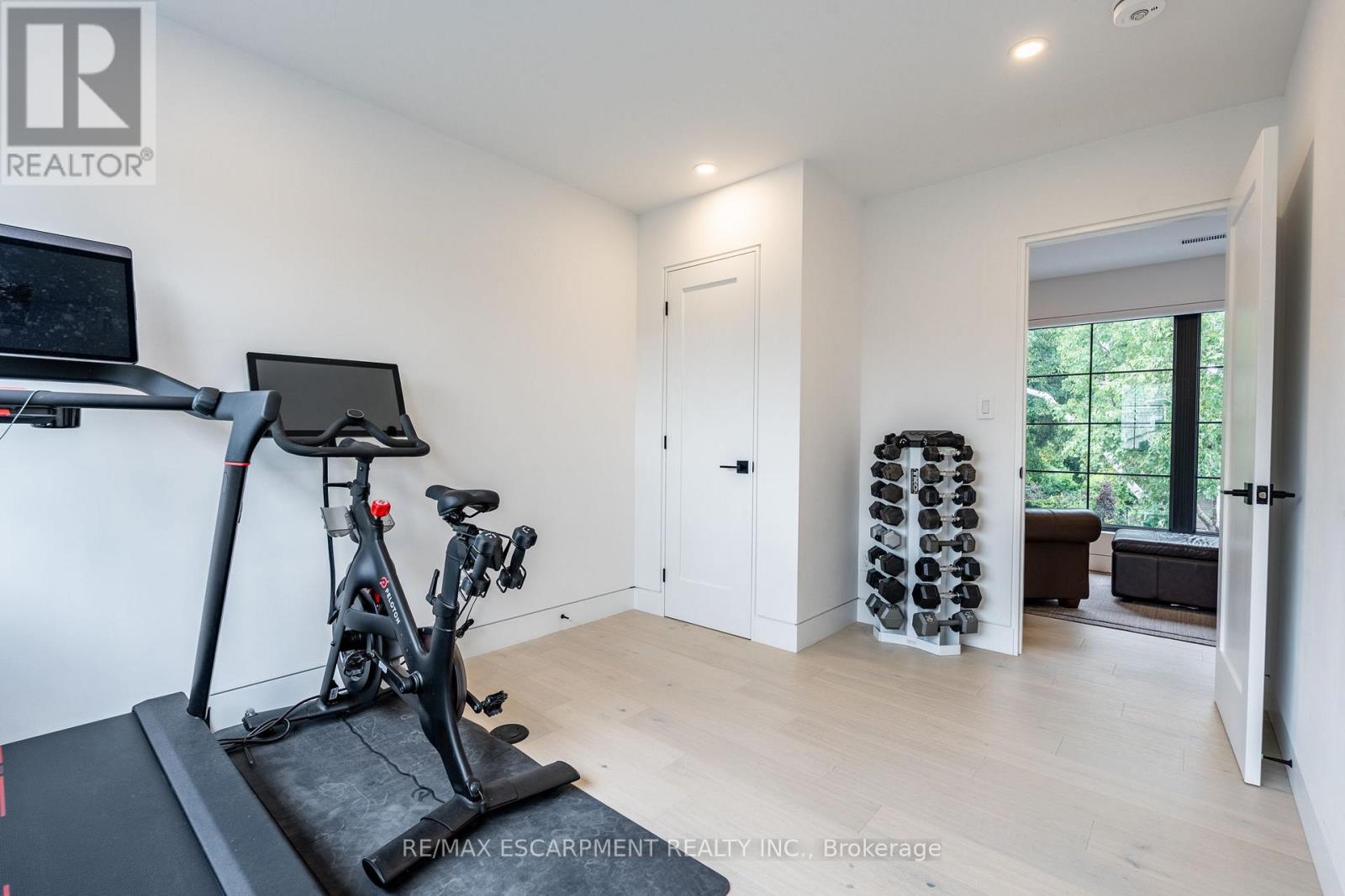 Photo 15 of 5135 Mulberry Drive, Burlington ON