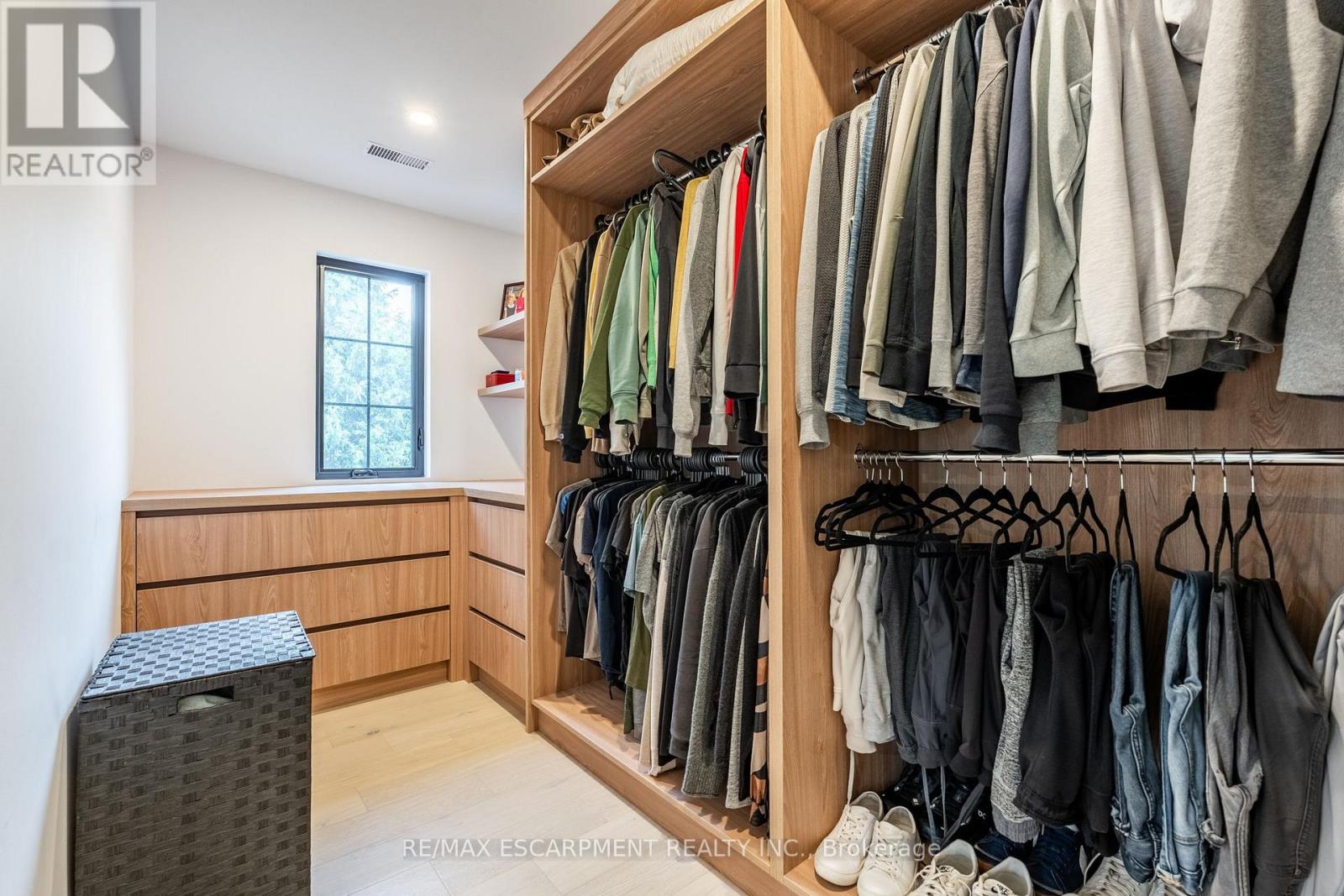 Photo 20 of 5135 Mulberry Drive, Burlington ON