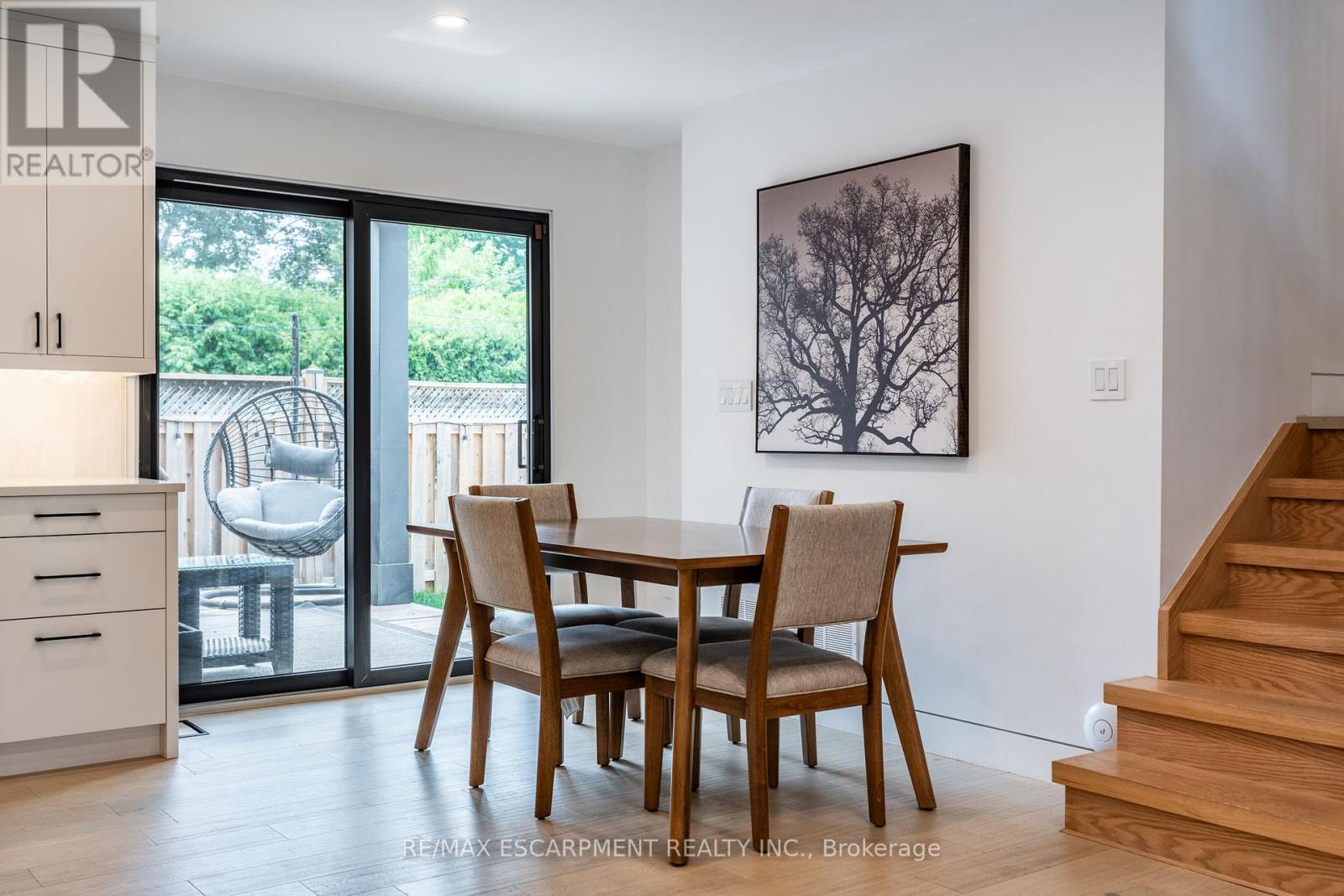 Photo 8 of 5135 Mulberry Drive, Burlington ON
