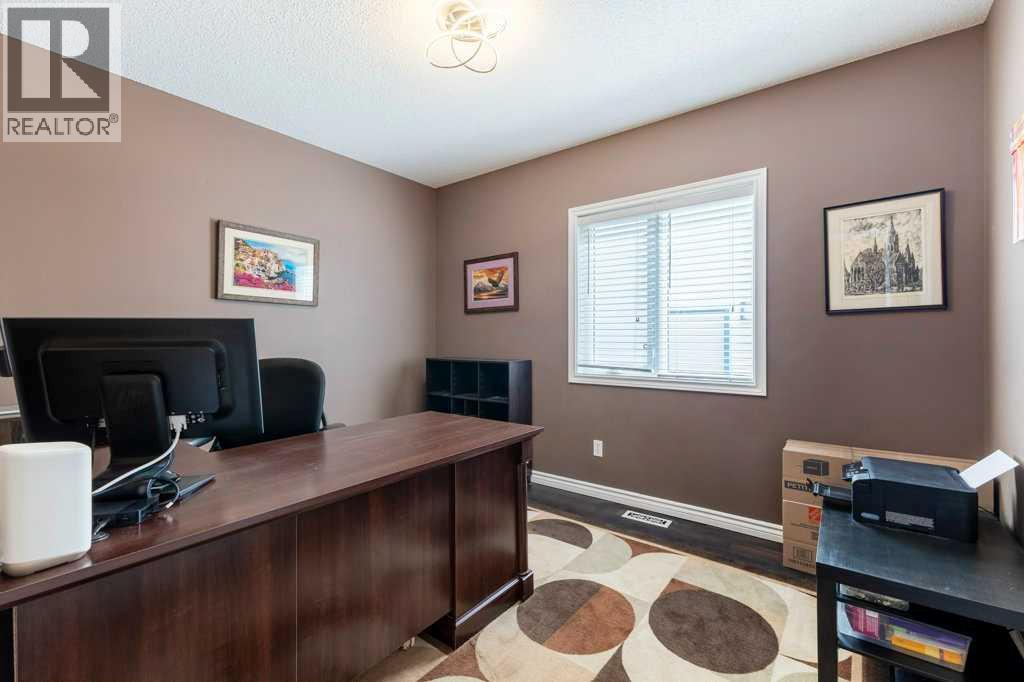 Photo 17 of 119 Valley Ridge Green Nw, Calgary AB