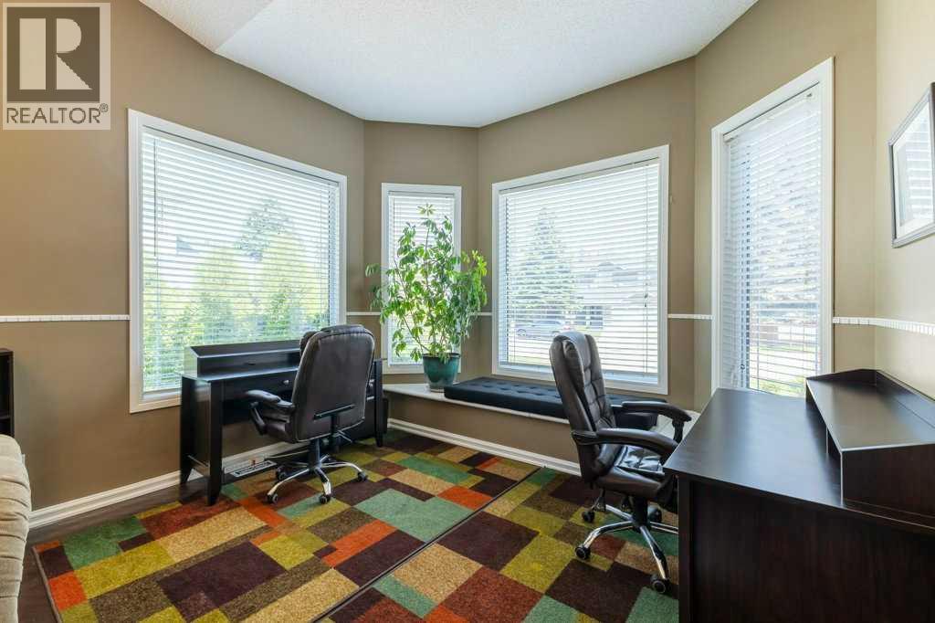 Photo 9 of 119 Valley Ridge Green Nw, Calgary AB