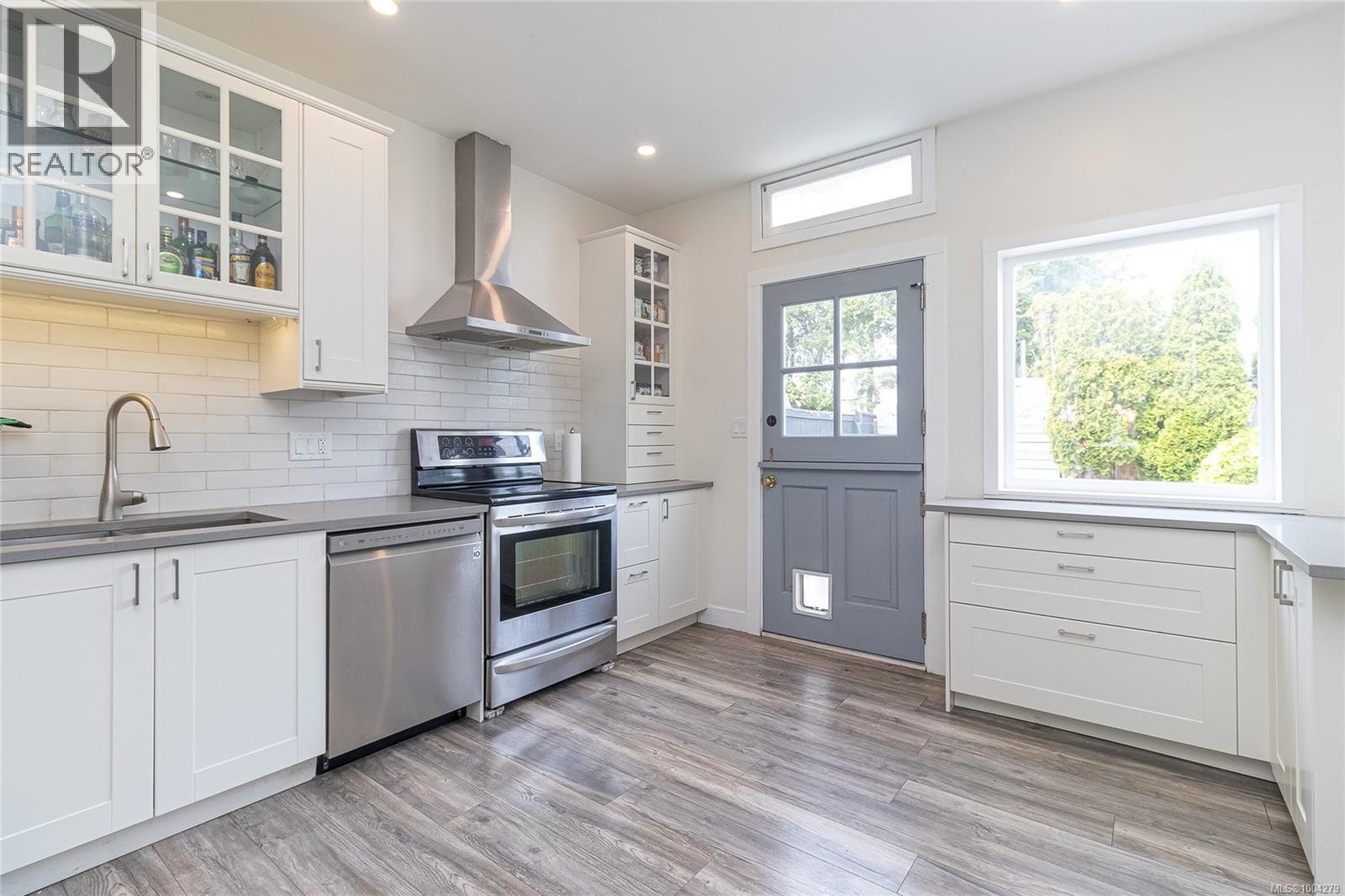 Photo 1 of 3184 Millgrove St, Saanich BC