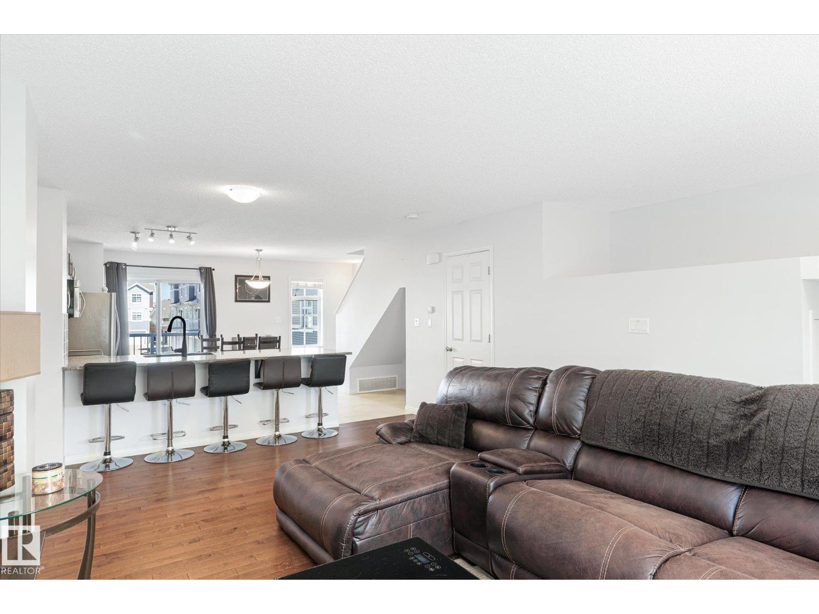 Photo 9 of 53 9151 Shaw Wy Sw, Edmonton AB