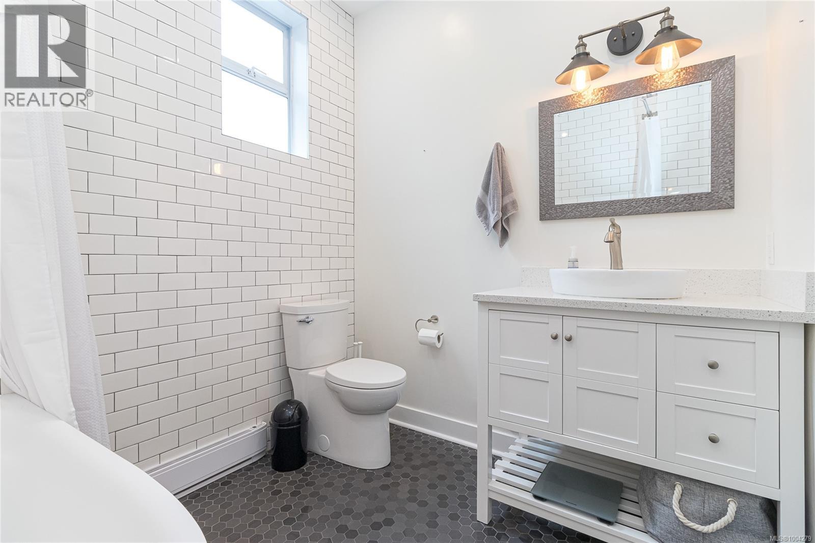Photo 22 of 3184 Millgrove St, Saanich BC