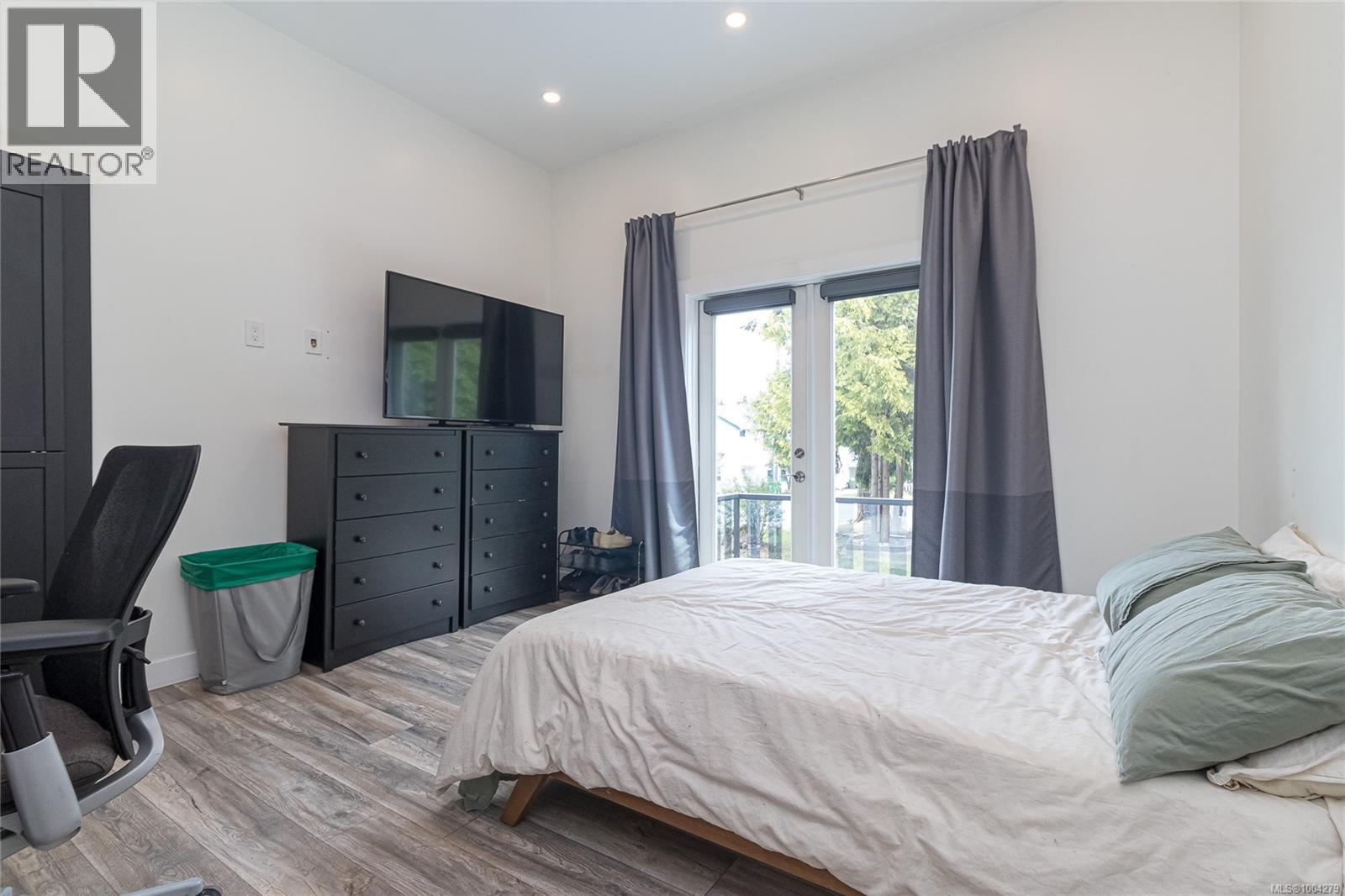 Photo 19 of 3184 Millgrove St, Saanich BC