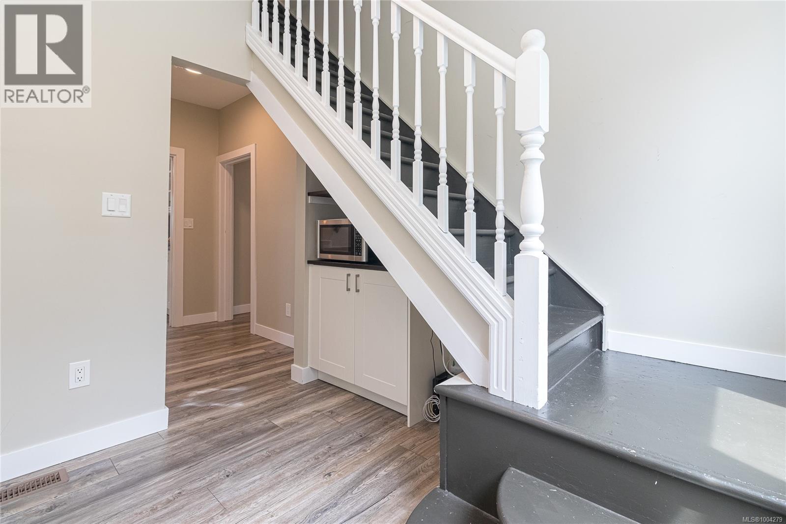 Photo 34 of 3184 Millgrove St, Saanich BC