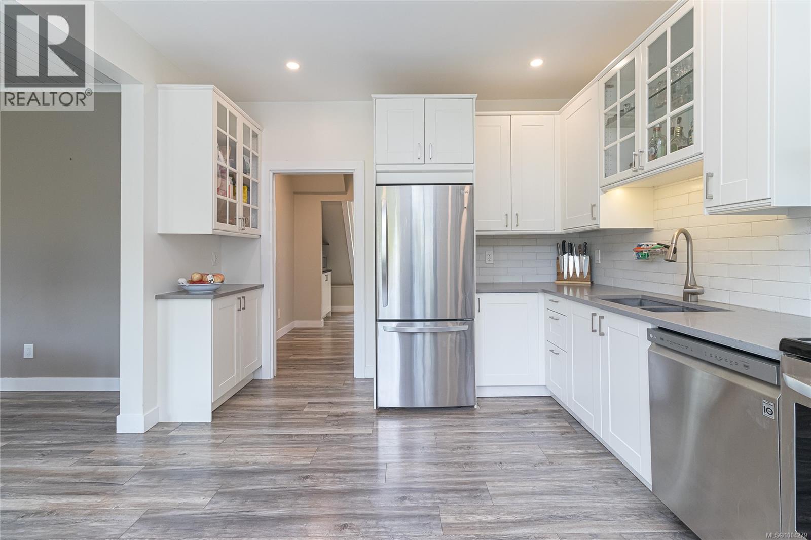 Photo 16 of 3184 Millgrove St, Saanich BC