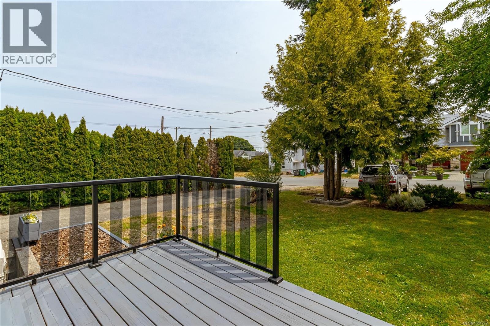 Photo 38 of 3184 Millgrove St, Saanich BC