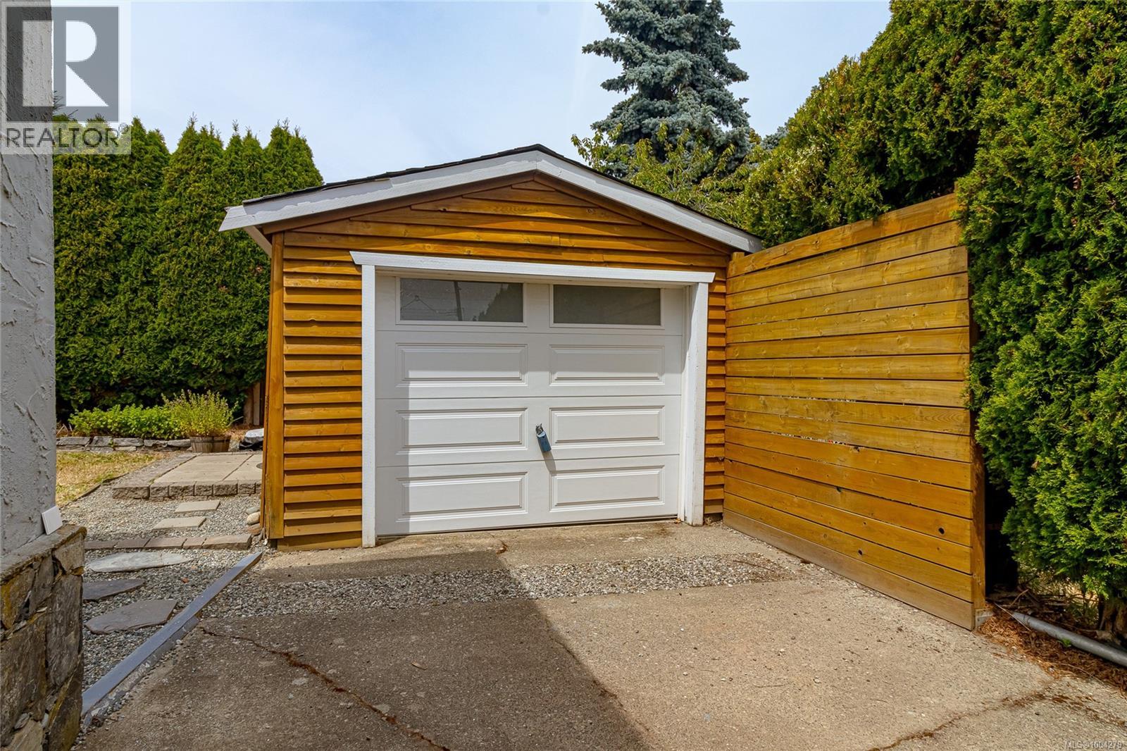 Photo 41 of 3184 Millgrove St, Saanich BC