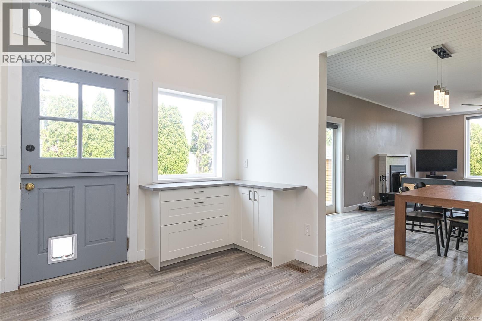 Photo 18 of 3184 Millgrove St, Saanich BC